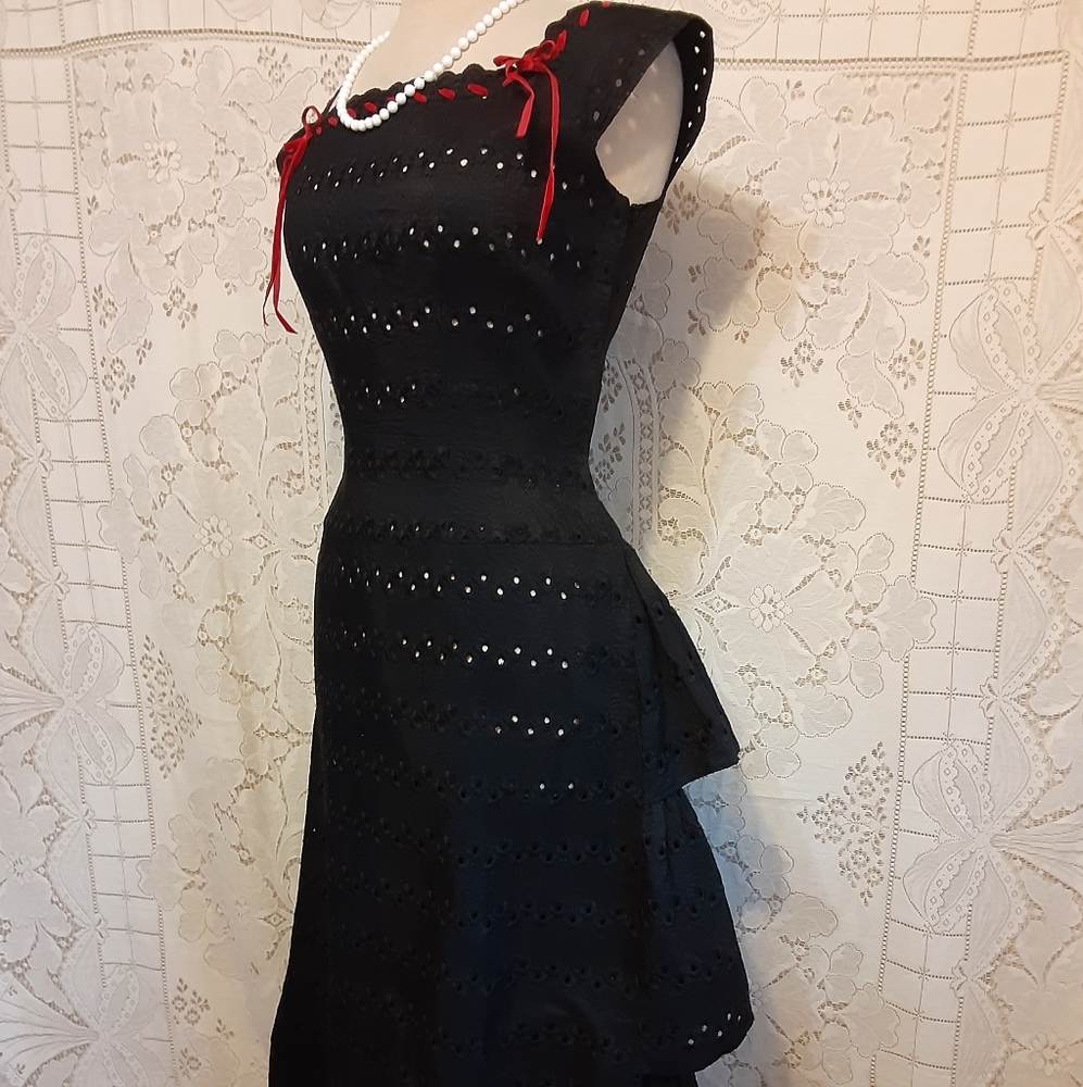Vintage 1950s LOLITA Eyelet Taffeta Party Dress Size M - Picture 7 of 16